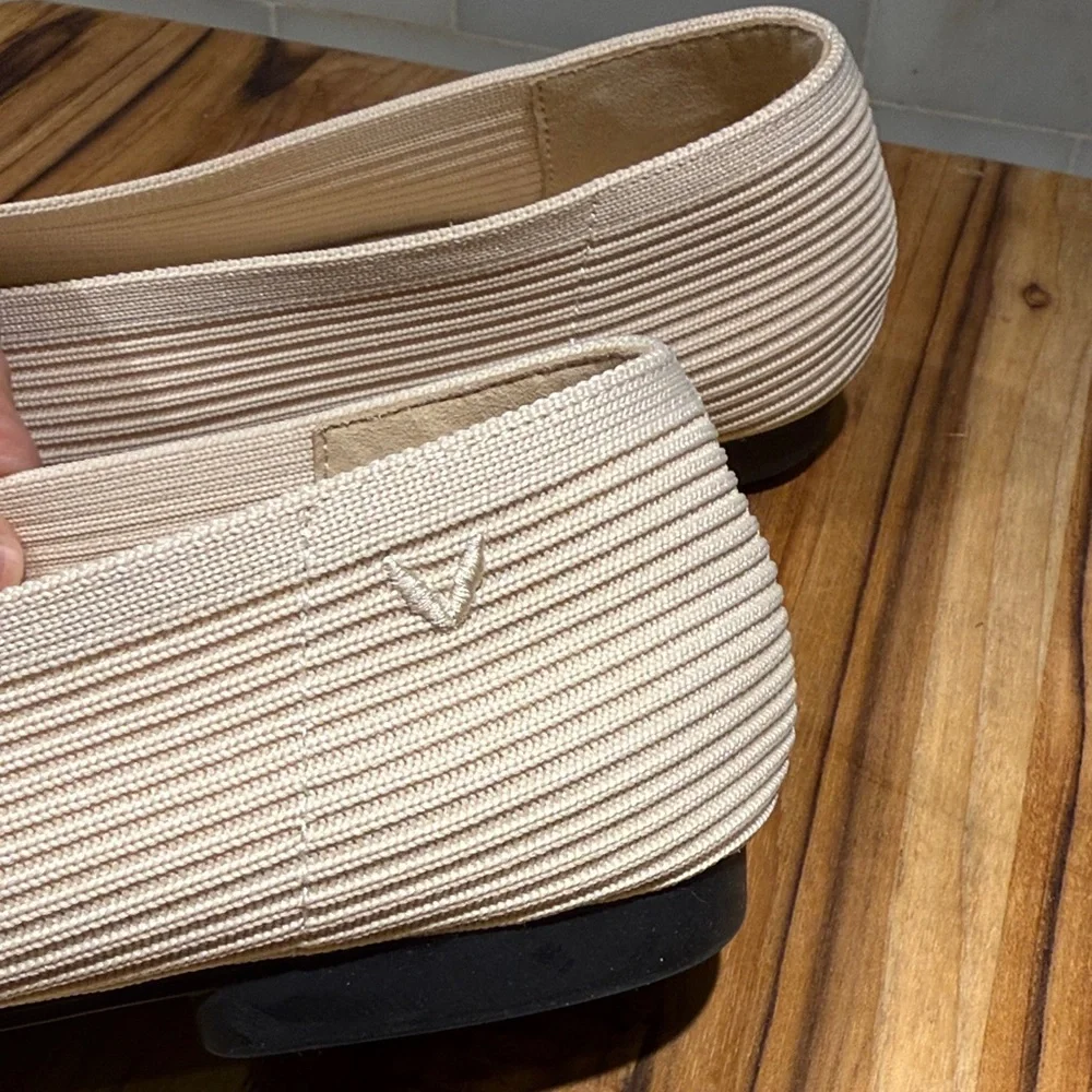 VIVAIA Mia 2.0 Square-Toe, V-Cut Flats Elegant Women's Flats in a Neutral Beige. - Picture 4 of 10